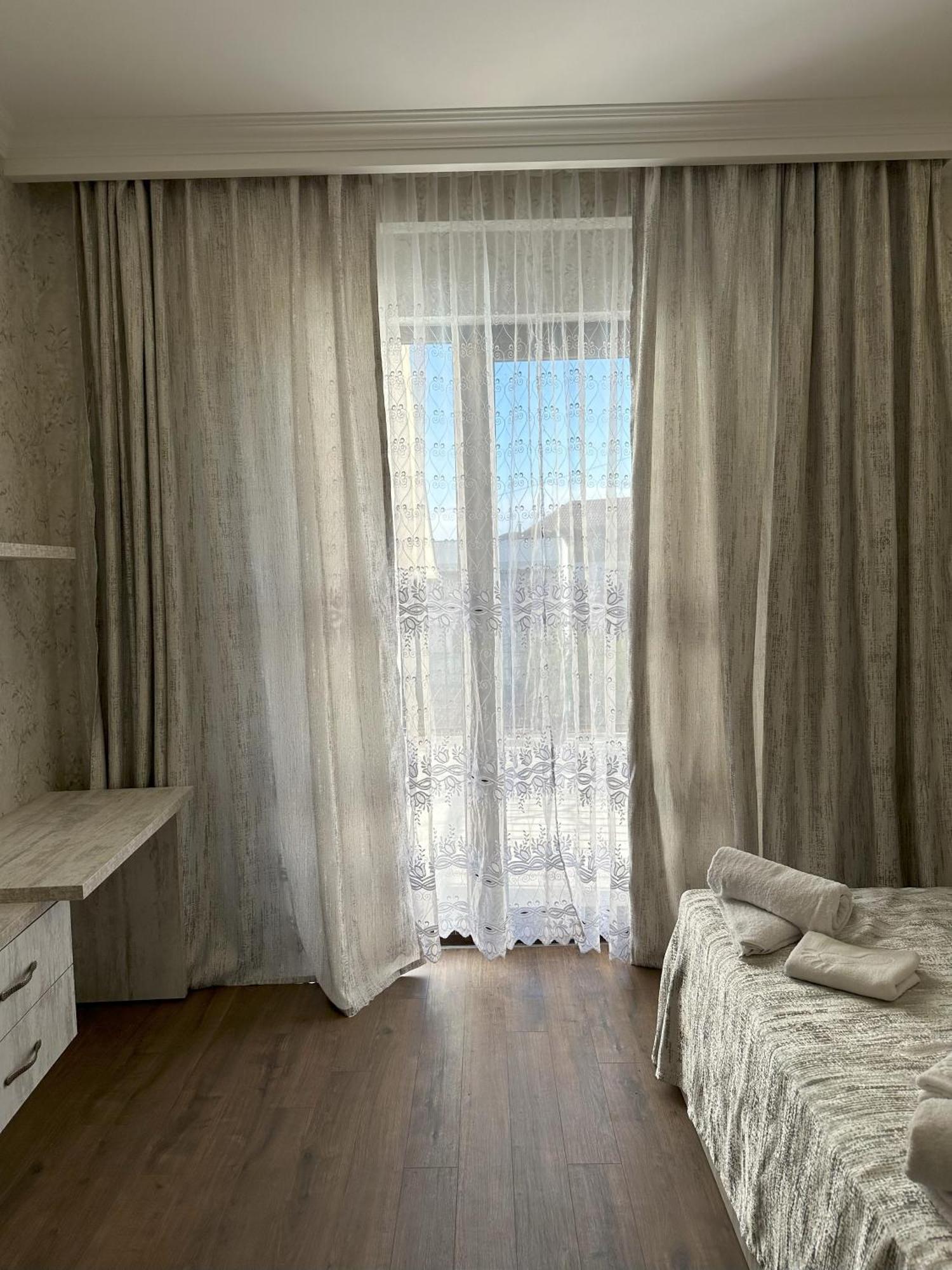 Three Palms Guest House Tbilisi Exterior foto