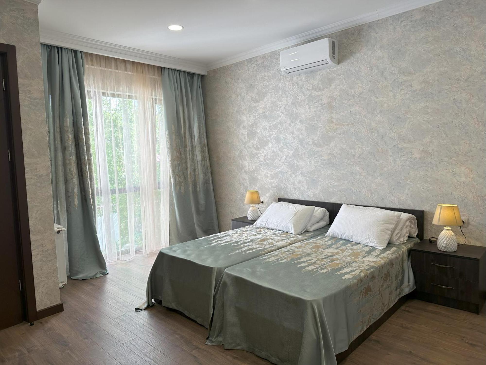 Three Palms Guest House Tbilisi Exterior foto